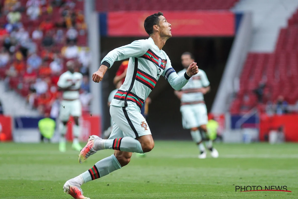 "VAR en scheidsrechter gaan in de fout bij strafschop voor Portugal"