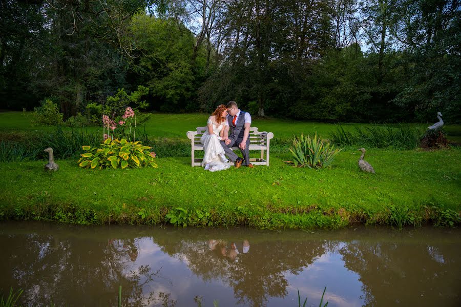 Wedding photographer Carl Woodward (ppnkhfn). Photo of 13 April 2022