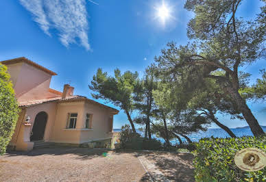 Propriété en bord de mer avec jardin 4