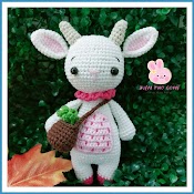 Thú Len Nhồi Bông Handmade - Dê Trắng Đeo Làn 21Cm - An Toàn Cho Bé