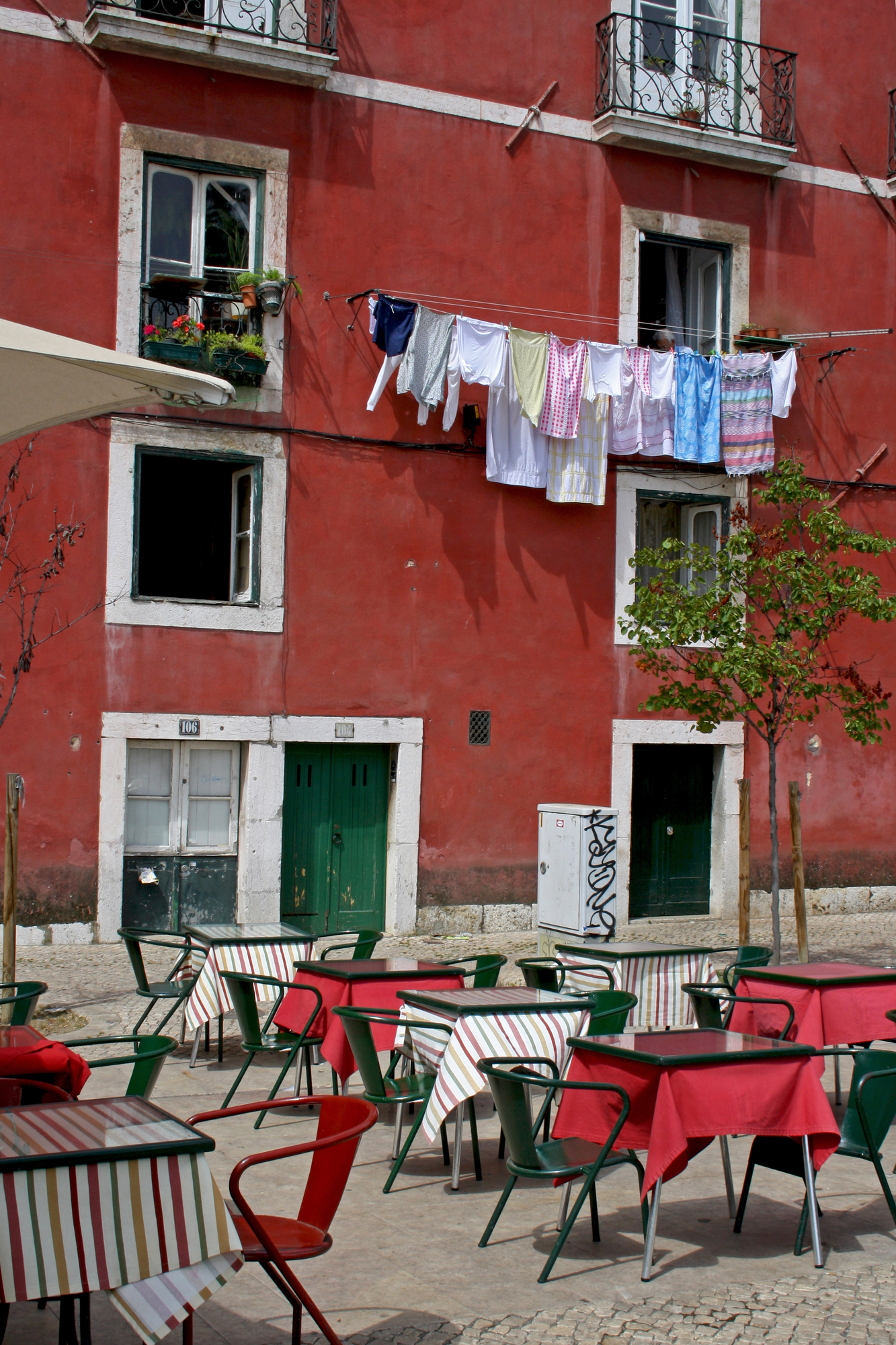 La piazzetta ed i panni stesi di marmar