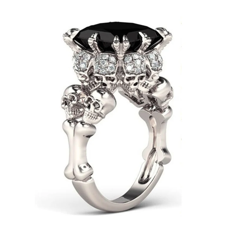 Zwarte schedel zirkonia ring, trendy gothic mode accessoire voor heren en dames, uniek design, perfect als cadeau voor een speciaal persoon.