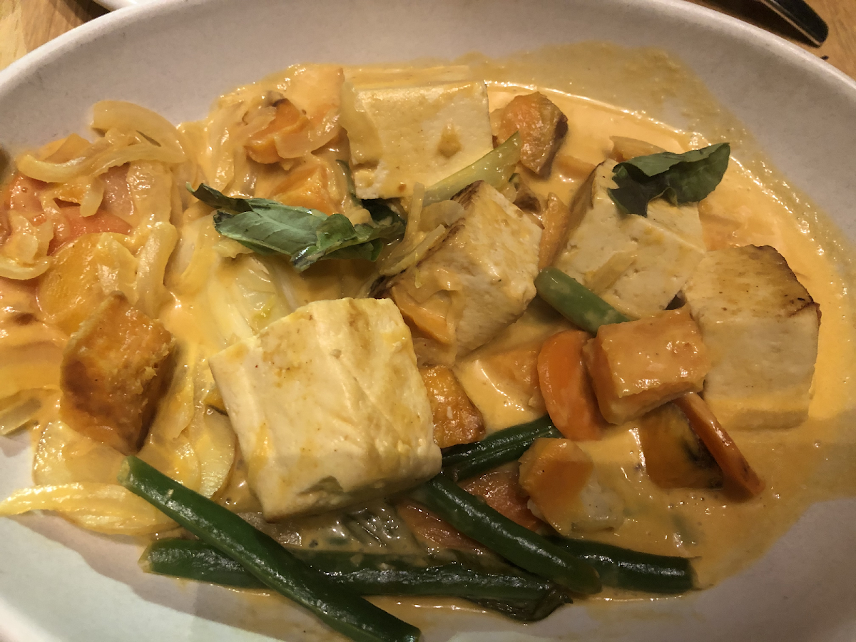 Spicy Panang Curry
sweet potato, green bean, bok choy, rainbow carrot, thai basil, coconut curry broth (added grilled Tofu)