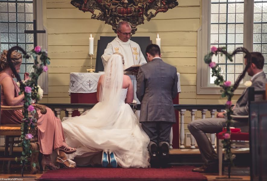 शादी का फोटोग्राफर Paulius Lekacinskas (freeworldphoto)। अप्रैल 19 2019 का फोटो