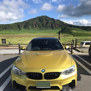 M4 クーペ F82