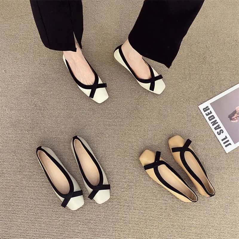 Ballerines Carrées Style Classique Français pour Femme Confort et Élégance au Quotidien Design Intemporel Parfaites pour Toutes les Occasions