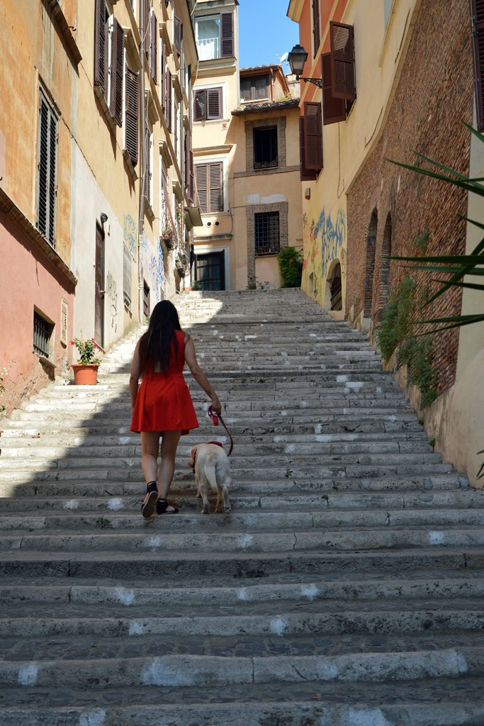 la ragazza col vestito rosso di rita18