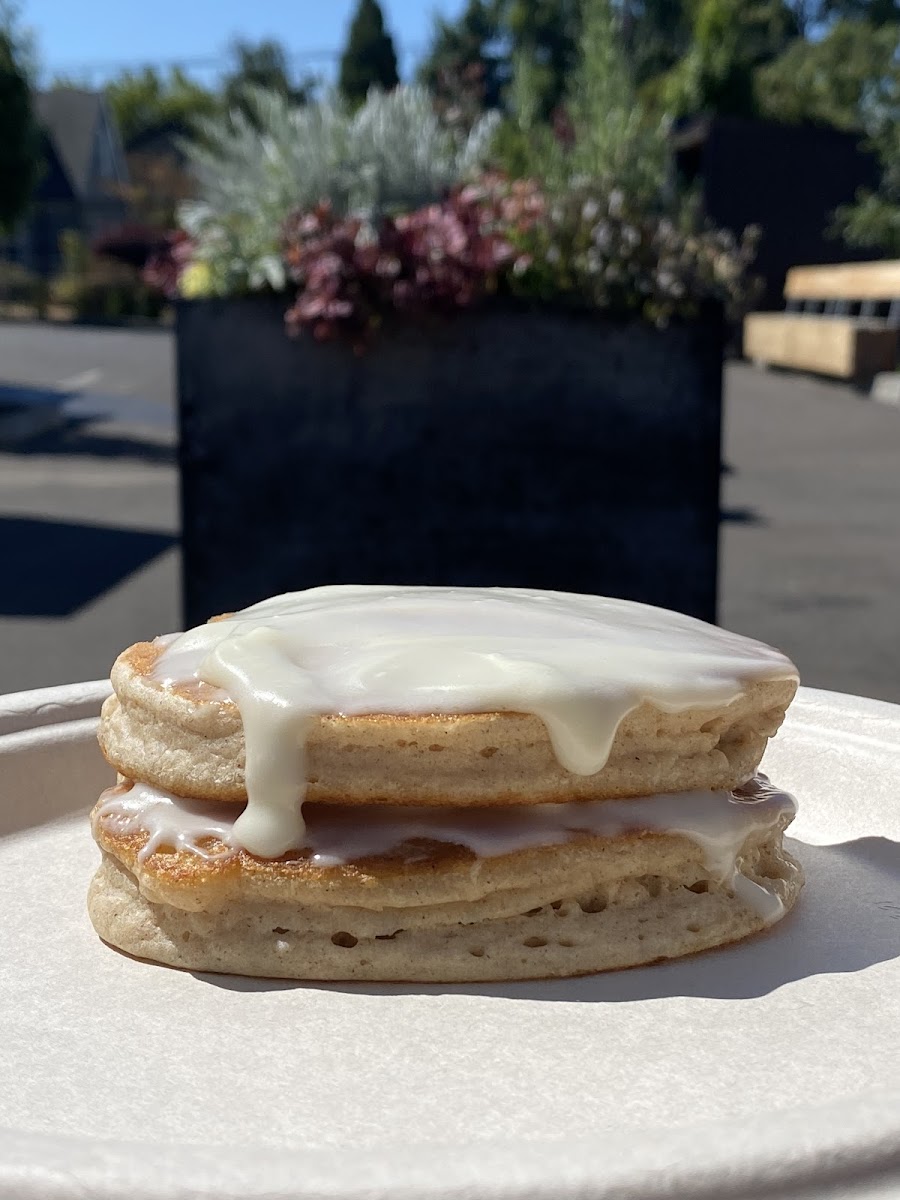 Cinnamon roll pancakes