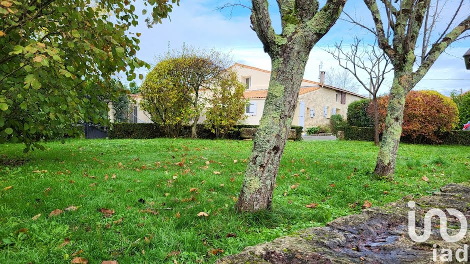 Vente maison 6 pièces 203 m² à Niort (79000), 328 125 €