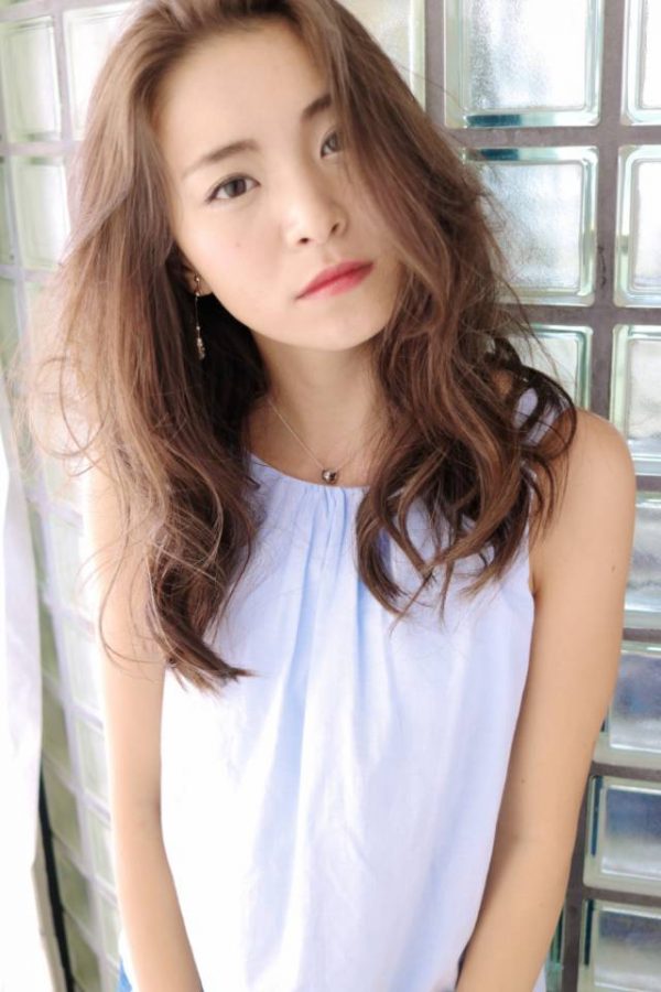 ロングヘアに合う前髪をあり なしでご紹介 雰囲気がガラッと変わるおすすめスタイル Trill トリル