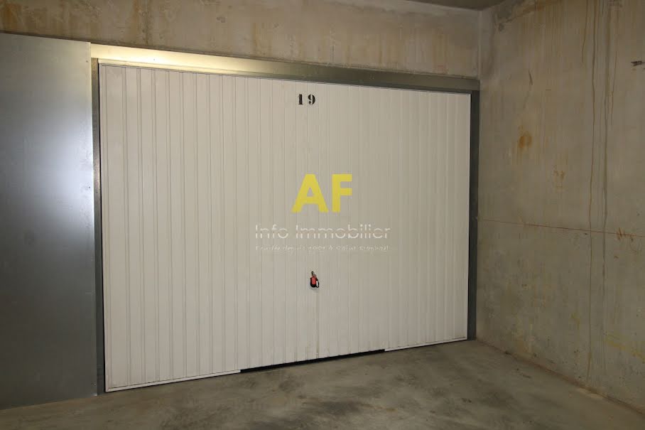 Location  parking  15 m² à Boulouris (83700), 175 €