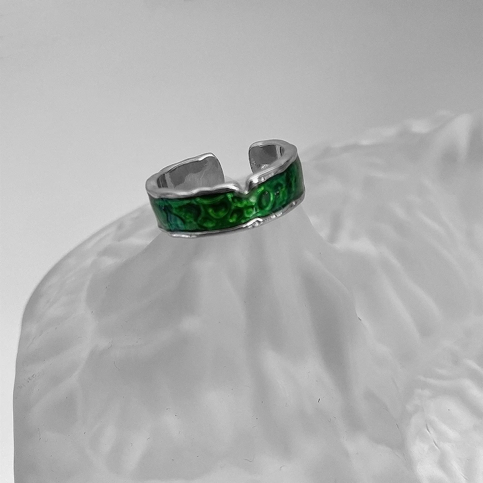 Hochwertiger, luxuriöser Grün Ring Design mit verstellbarer Passform. Einzigartiger Nischen-Persönlichkeits-Ring für jeden Anlass.