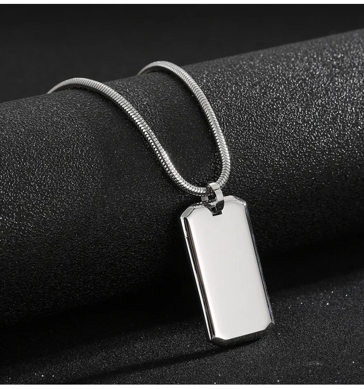 Titanium stalen spiegel gepolijste vierkante plaat roestvrijstalen ketting, duurzaam en stijlvol, perfect voor dagelijks gebruik.
