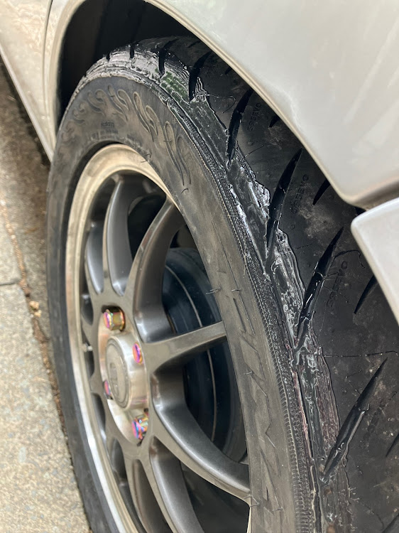 キャロルの河津桜とコラボ・ファイナリスト 595EVO・フェンダーしばき・オイルレベルゲージ折れました（笑）・オイル&エレメント交換に関するカスタム事例の投稿画像7枚目