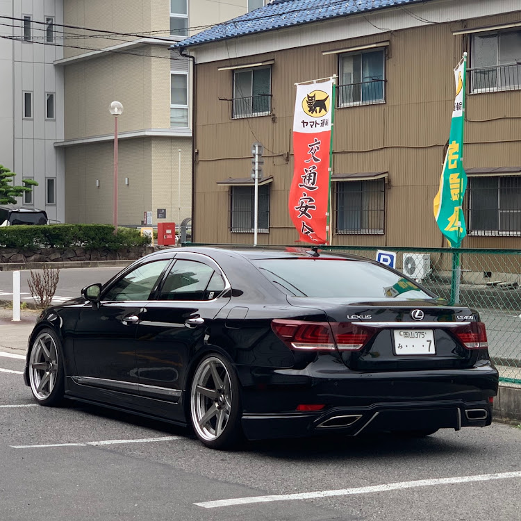LSのサスコン999で走れる21インチ・ホイール交換・ワーク ST1・初めての大黒PAに関するカスタム事例の投稿画像2枚目