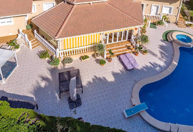 Villa avec piscine et terrasse 19