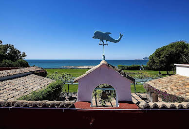 Villa avec piscine et jardin 1