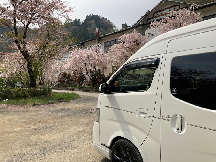 NV350キャラバンの愛車の横顔・🚐どこまでが横顔か分からない❓・🚐ウエストレスなズン胴号💦に関するカスタム事例の投稿画像3枚目