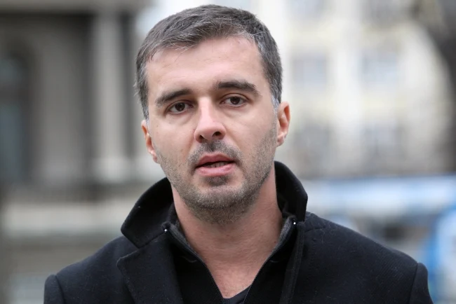 Savo Manojlović: Fizički napad na mene tokom protesta organizovao pripadnik BIA