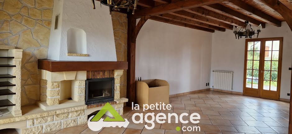 Vente maison 9 pièces 210 m² à Montluçon (03100), 275 600 €