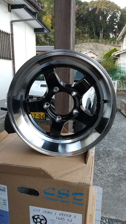 ジムニーのメンテナンス記録・ジムニーライフ・DIY・ホイール交換に関するカスタム事例の投稿画像1枚目