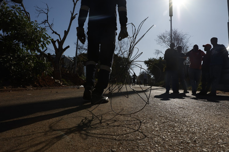 Six suspects were arrested for alleged cable theft, vandalism and illegal connections in Johannesburg at the weekend.