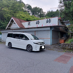 ヴォクシー ZRR80W