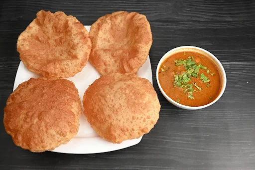 Chole Poori [4 Poori]