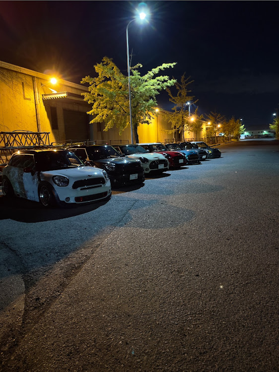 ミニ クロスオーバーのMINI R60・CROSSOVER・MINI 夜の撮影会・またMTやりましょう！・11月もよろしくお願いしますに関するカスタム事例の投稿画像8枚目