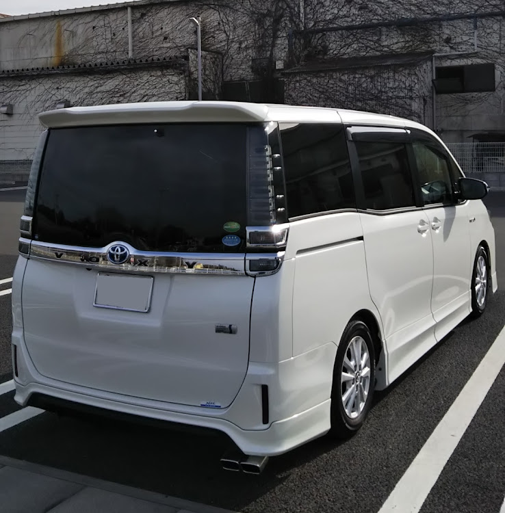 ヴォクシーのタイヤ交換に関するカスタム事例の投稿画像2枚目