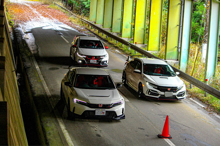シビックタイプRの廃道撮影・シビックタイプR FL5・シビックタイプR FK2・チャン白軍団・K20Cに関するカスタム事例の投稿画像3枚目