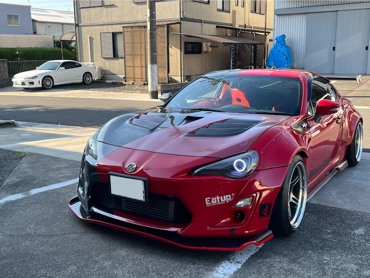 86のEat up⤴️・ロケットバニー86・やっぱりお尻は大事・斜めカラー・車高調オイル漏れに関するカスタム事例の投稿画像1枚目