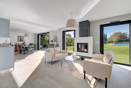 Maison contemporaine avec piscine et jardin 4