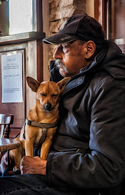 un uomo e il suo cagnolino di Zerosedici