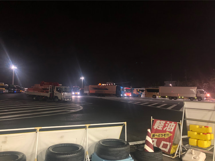 ロードスターの給油中・黄色いカエルさん関東遠征交流会・海老名SAに関するカスタム事例の投稿画像2枚目