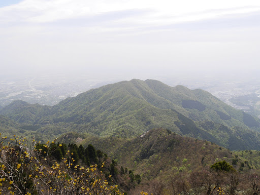 下山予定の尾根と雲母峰