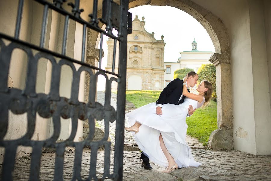 Svadobný fotograf Izabela Podstawka (izabelakozubek). Fotografia publikovaná 11. apríla 2017