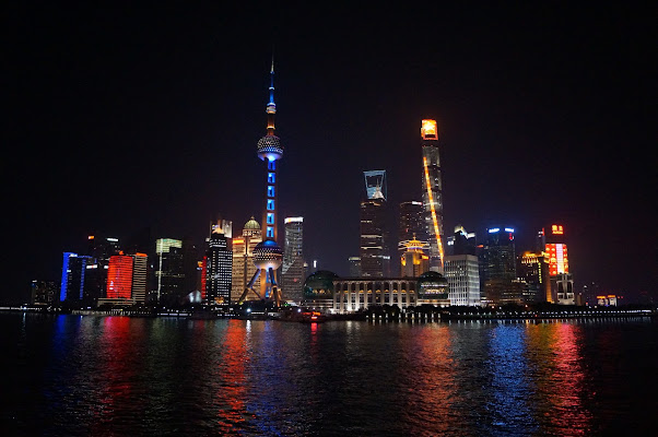 Shanghai, The Bund, by night di Lipalipa