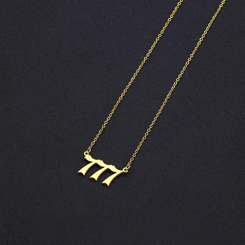 Eenvoudige roestvrijstalen geometrische digitale ketting. Minimalistisch design, heldere display, perfect voor een moderne en elegante look.