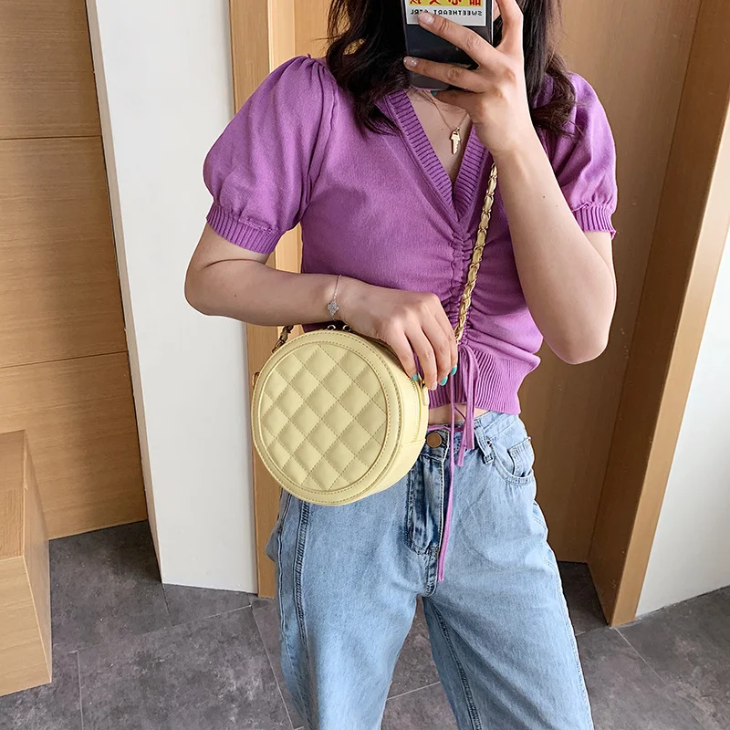 All-match chain messenger bag. A versatile and stylish bag perfect for any occasion. Carry your essentials with ease and