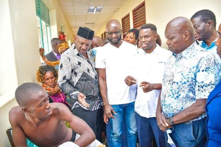 Kisumu leaders when they visited victims of police brutality in Kisumu at Jaramogi Oginga Odinga Teaching and Referral Hospital in Kisumu