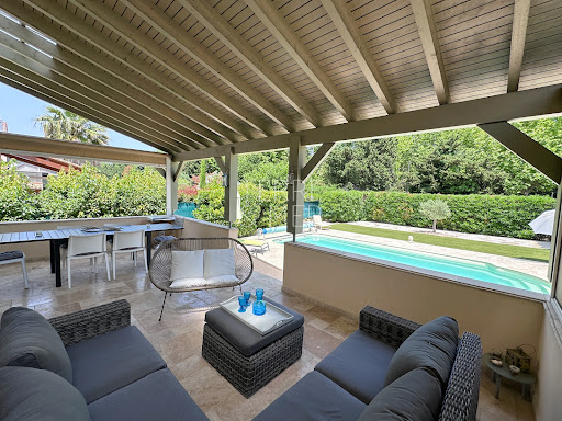 House with pool and terrace 4