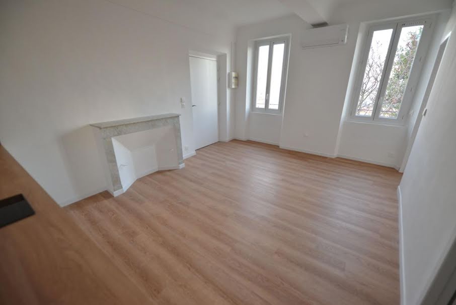 Location  appartement 2 pièces 26 m² à Grasse (06130), 635 €