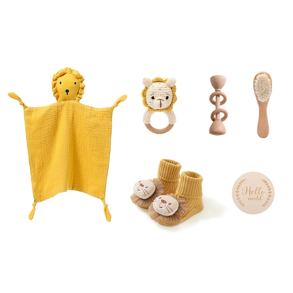 Ensemble cadeau bébé, serviette de bain lapin et hochet. Douceur et tendresse pour le bain de bébé, confort et amusement réunis. Idéal.