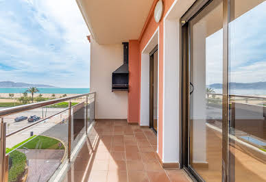 Seaside apartment with terrace 2