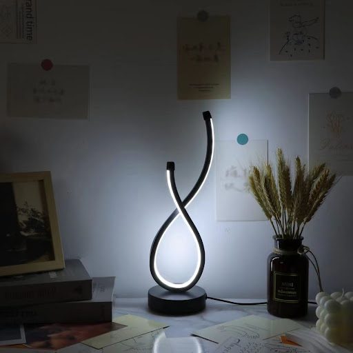 Title 3, Lámpara de mesa LED moderna con forma de corazó...