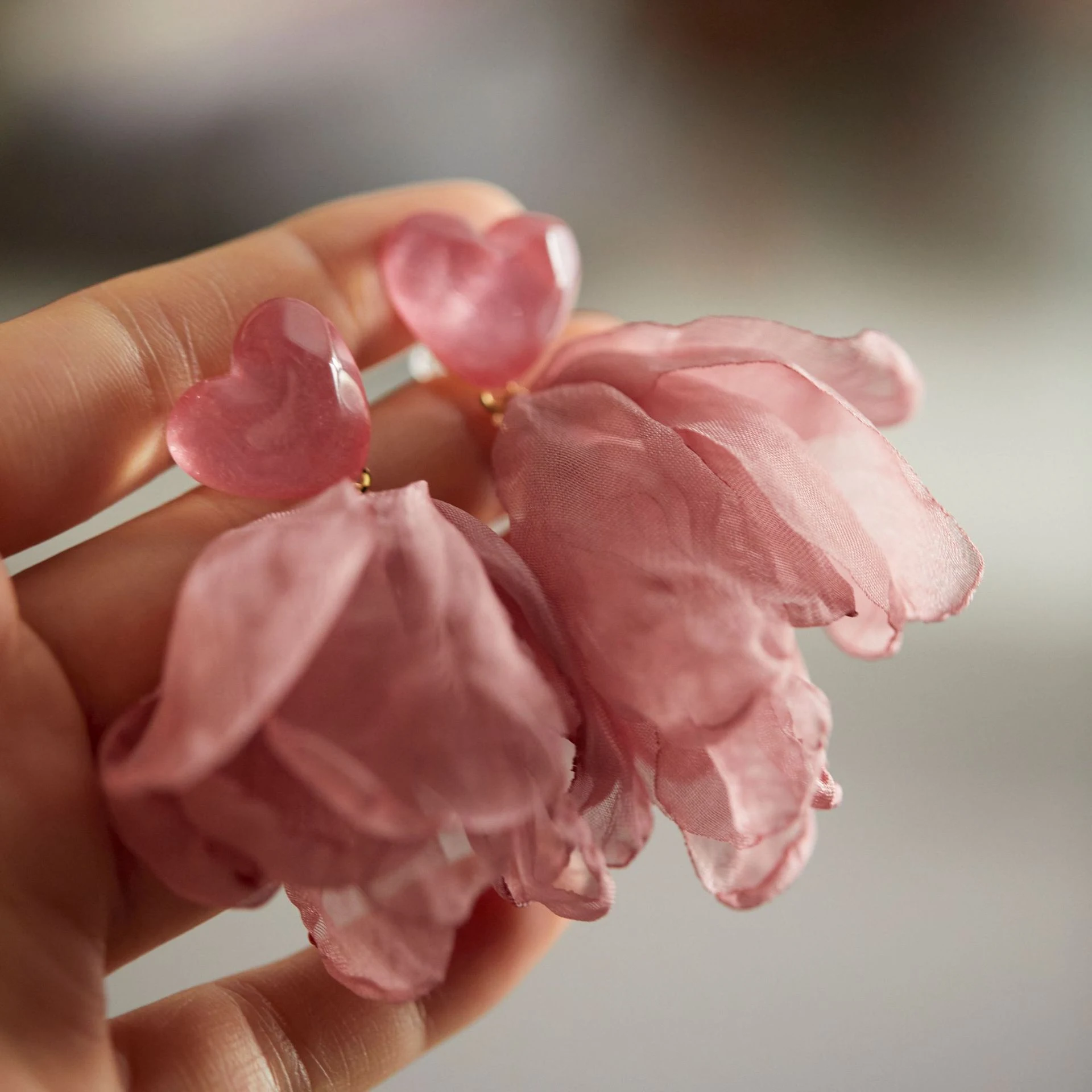 Title 4, Exaggerated Love Heart Flowers Seaside Color Ea...