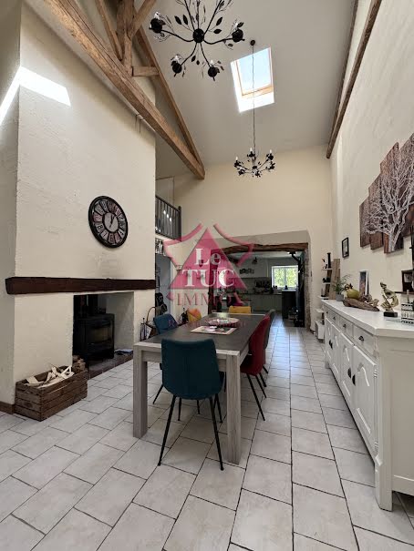 Vente maison 6 pièces 205 m² à Vernoux-en-Gâtine (79240), 210 000 €