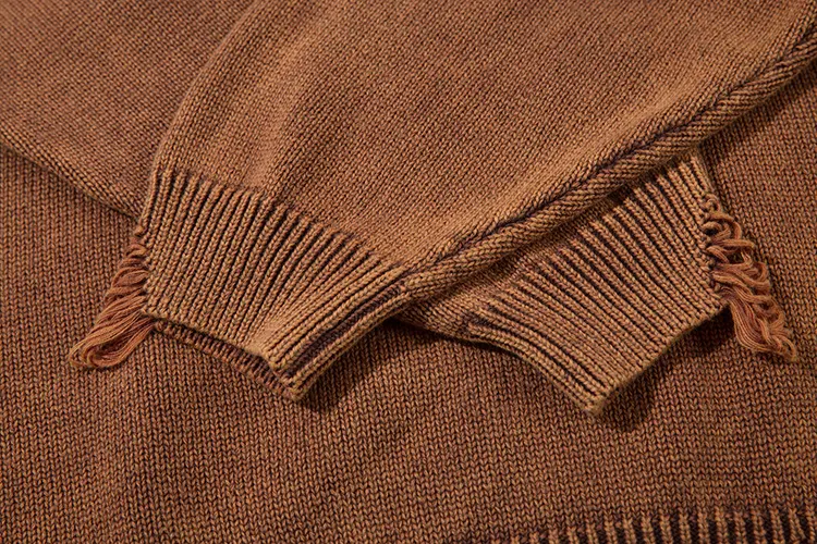 Maglione Autunnale Scollo Tondo Strappato Design Stella a Cinque Punte. Perfetto per un look casual e confortevole durante la stagione autunnale