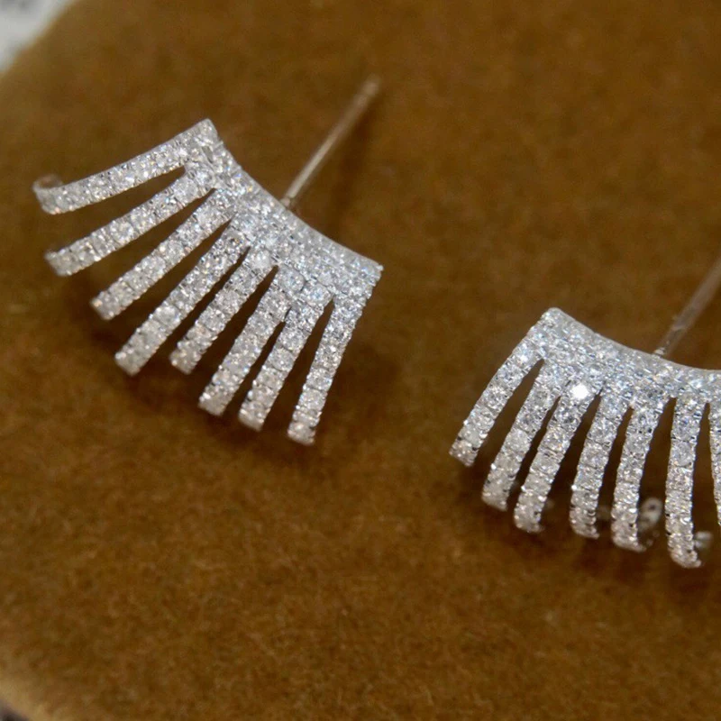 Brincos de Zircônia Niche com Diamante Total Multicamadas, Joia Feminina Sofisticada e Deslumbrante. Perfeitos para adicionar glamour ao seu visual.